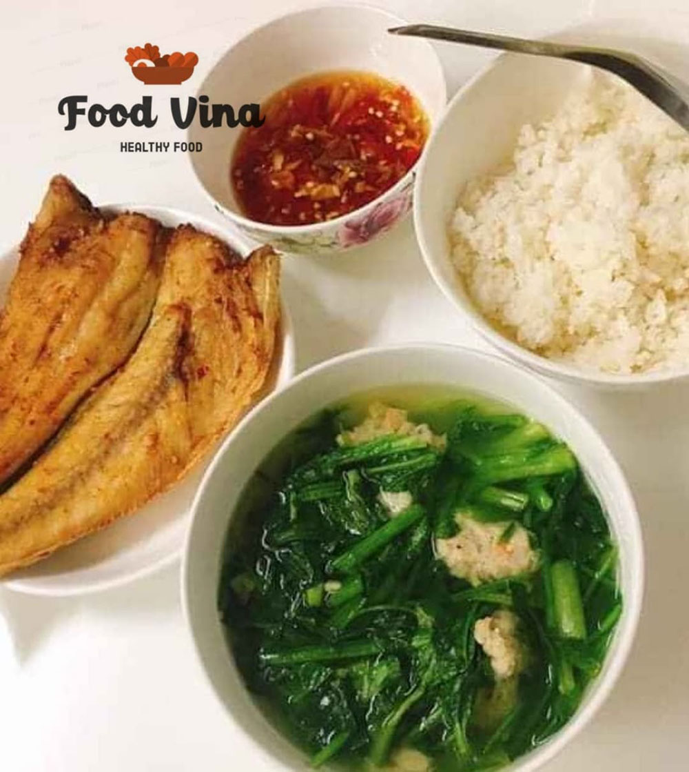 Cá đù xẻ chiên ăn cùng cơm trắng